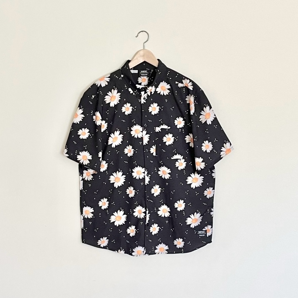 NEW Wesc Oden Daisy AOP All Over Button Down Camp Shirt Men’s size XL - Picture 1 of 10